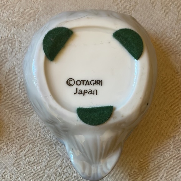 Vintage Otagiri Japan crabby sparrow trinket box, gray and white feathers, EUC - Picture 7 of 11